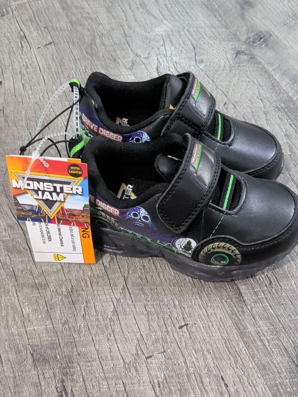 Monster Jam Grave Digger Kids Light-Up Sneakers - Black/Green, Toddler 7